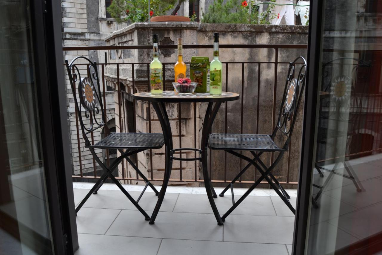 Chez Amelie & Jean-Louis Apartment Catania Exterior foto